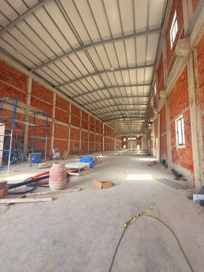 Tirane, jepet me qera magazine Kati 0, 1.200 m² (Kashar)