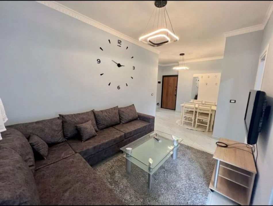Tirane, jepet me qera apartament 1+1+Ballkon Kati 4, 66 m² 450 € (5 Maji)