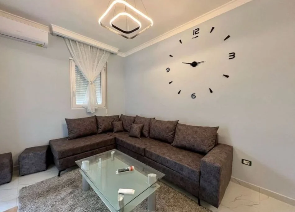 Tirane, jepet me qera apartament 1+1+Ballkon Kati 4, 66 m² 450 € (5 Maji)