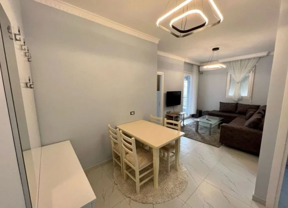 Tirane, jepet me qera apartament 1+1+Ballkon Kati 4, 66 m² 450 € (5 Maji)