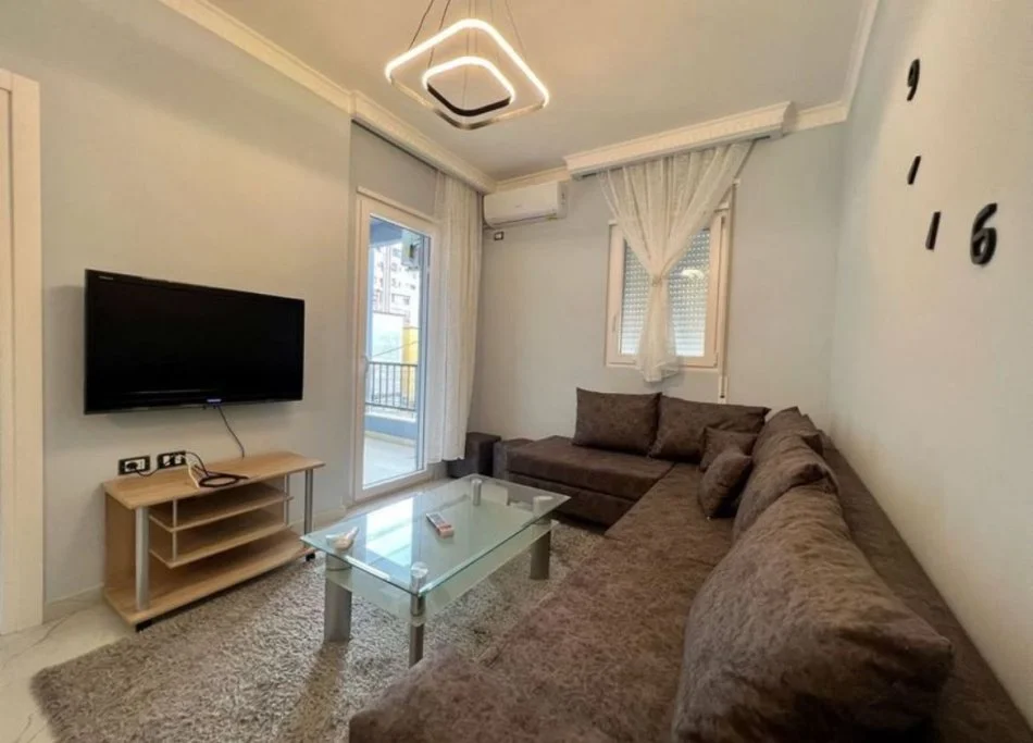 Tirane, jepet me qera apartament 1+1+Ballkon Kati 4, 66 m² 450 € (5 Maji)