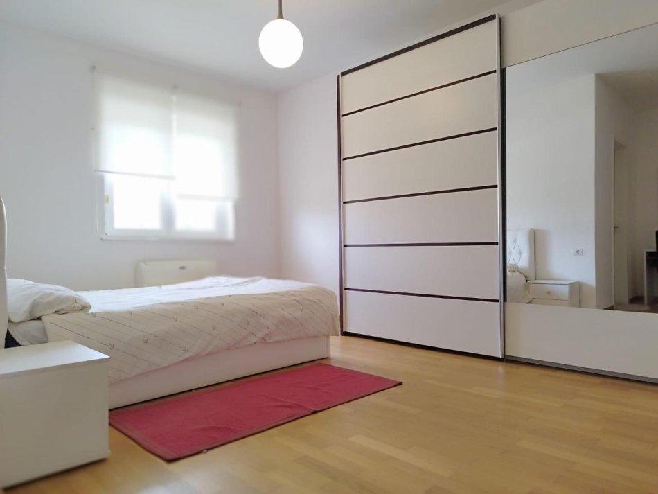 Tirane, jepet me qera apartament 2+1+Ballkon Kati 2, 132 m² 850 € (Rezidenca Touch of the Sun)