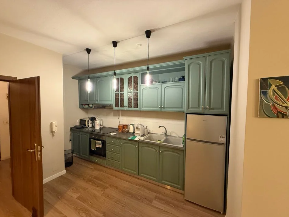 Tirane, jepet me qera apartament 2+1 Kati 4, 110 m² 900 € (rruga Ibrahim Rugova)