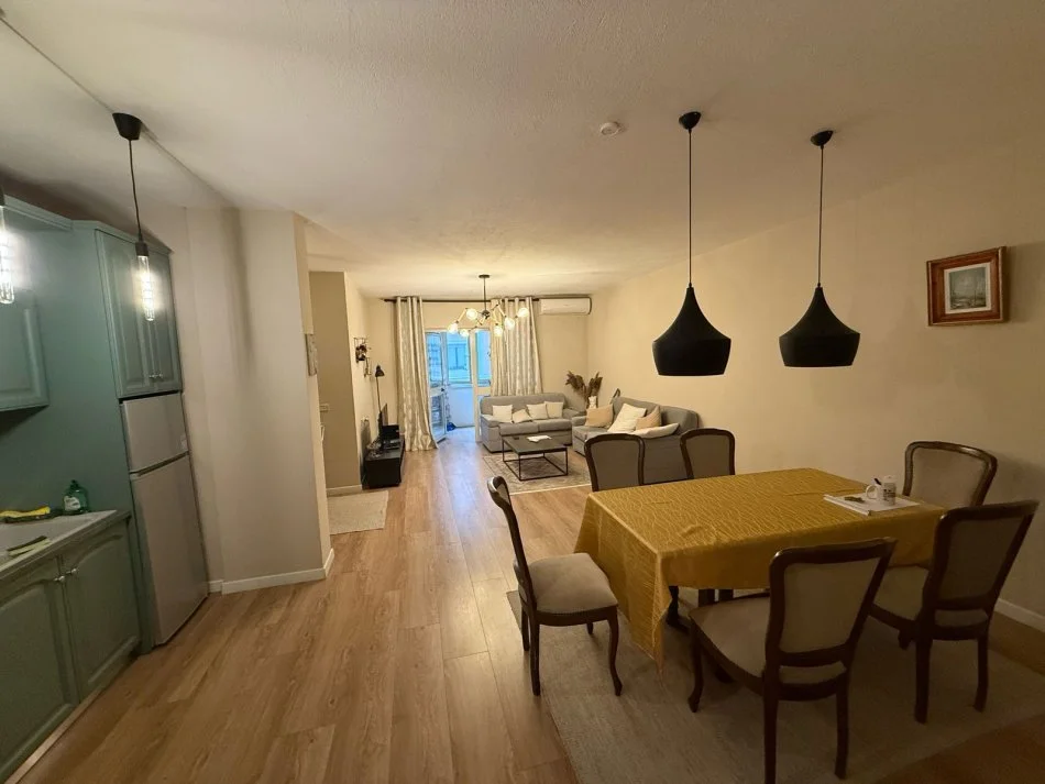 Tirane, jepet me qera apartament 2+1 Kati 4, 110 m² 900 € (rruga Ibrahim Rugova)