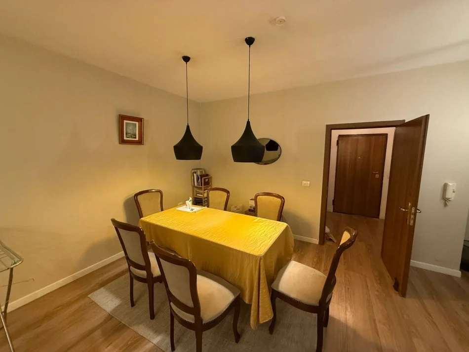 Tirane, jepet me qera apartament 2+1 Kati 4, 110 m² 900 € (rruga Ibrahim Rugova)