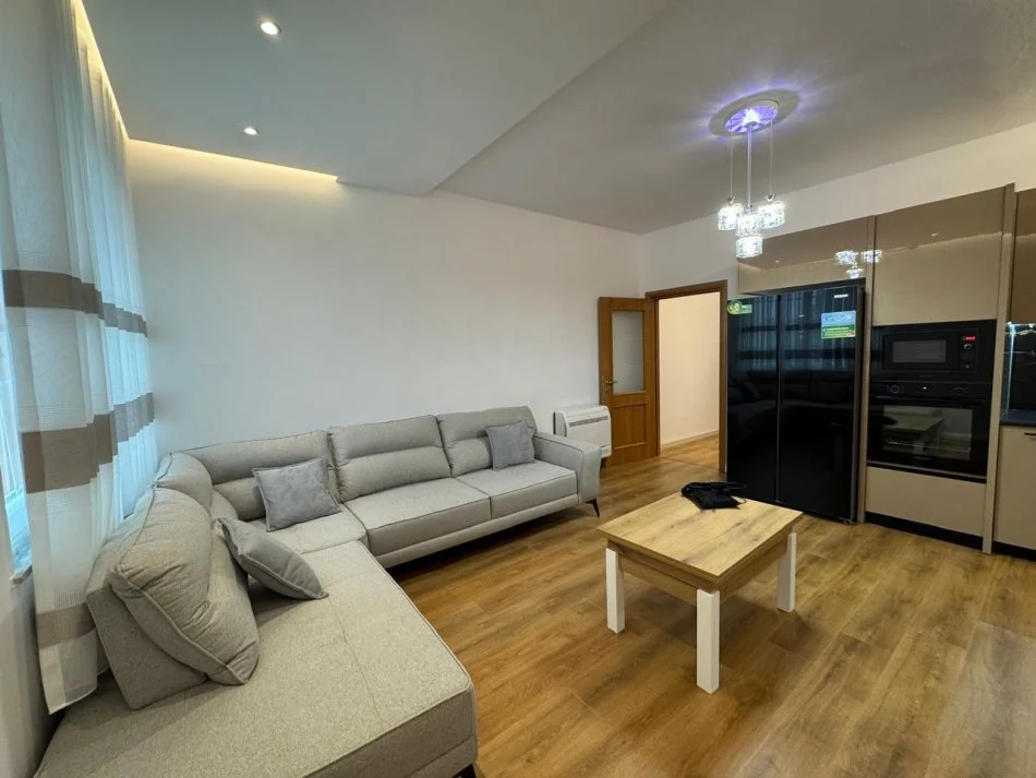 Tirane, jepet me qera apartament 2+1+Aneks+Ballkon Kati 3, 93 m² 700 € (RRUGA IRFAN TOMINI)