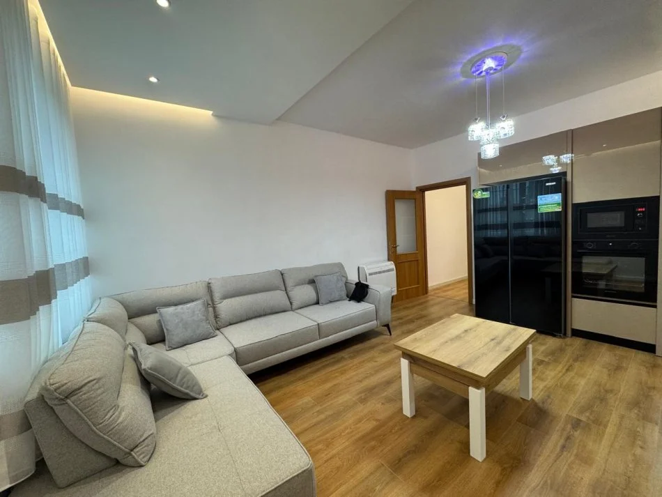 Tirane, jepet me qera apartament 2+1+Aneks+Ballkon Kati 3, 93 m² 700 € (RRUGA IRFAN TOMINI)