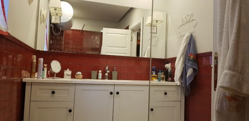 Tirane, jepet me qera apartament 3+1+Ballkon Kati 5, 133 m² 1.100 € (Kodra e Diellit)