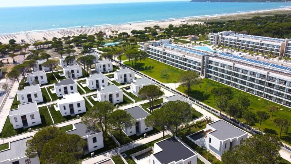 🏠 SHITET: Elite Villa 3 kate: Kuzhine Vec+Depo & Pishine 📍 San Pietro Residence - Gjiri i Lalezit |  Ne vije te Pare nga Deti 1.258 m² ((1.900.000 Euro)) ✨