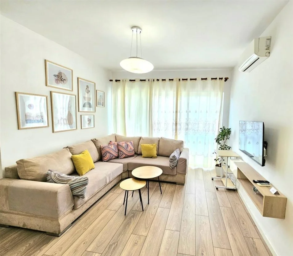 Tirane, jepet me qera apartament 1+1 Kati 4, 60 m² 500 € (Ish Fusha e Aviacionit)