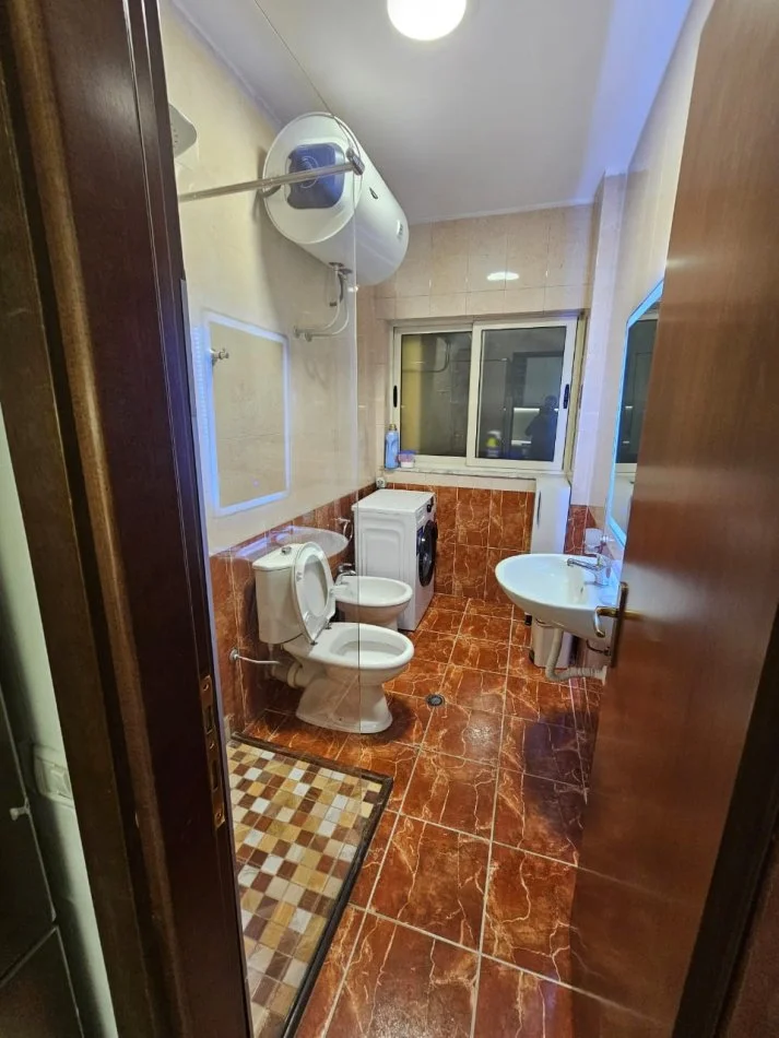 Tirane, jepet me qera apartament 1+1 Kati 4, 60 m² 500 € (Ish Fusha e Aviacionit)