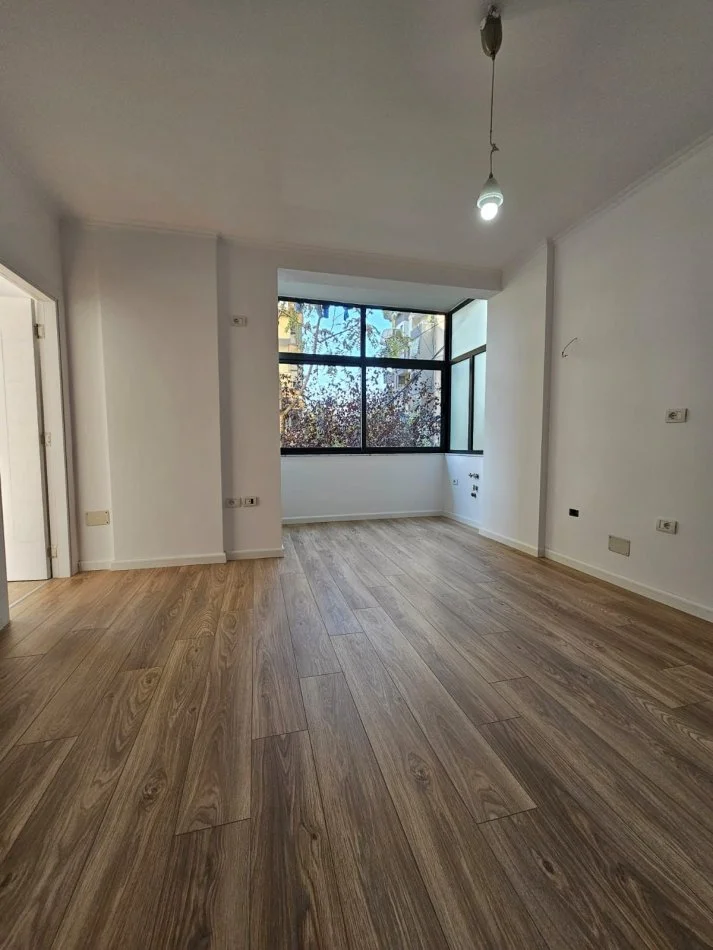 Tirane, shitet apartament 1+1 Kati 2, 47 m² 108.000 € (21 Dhjetori)