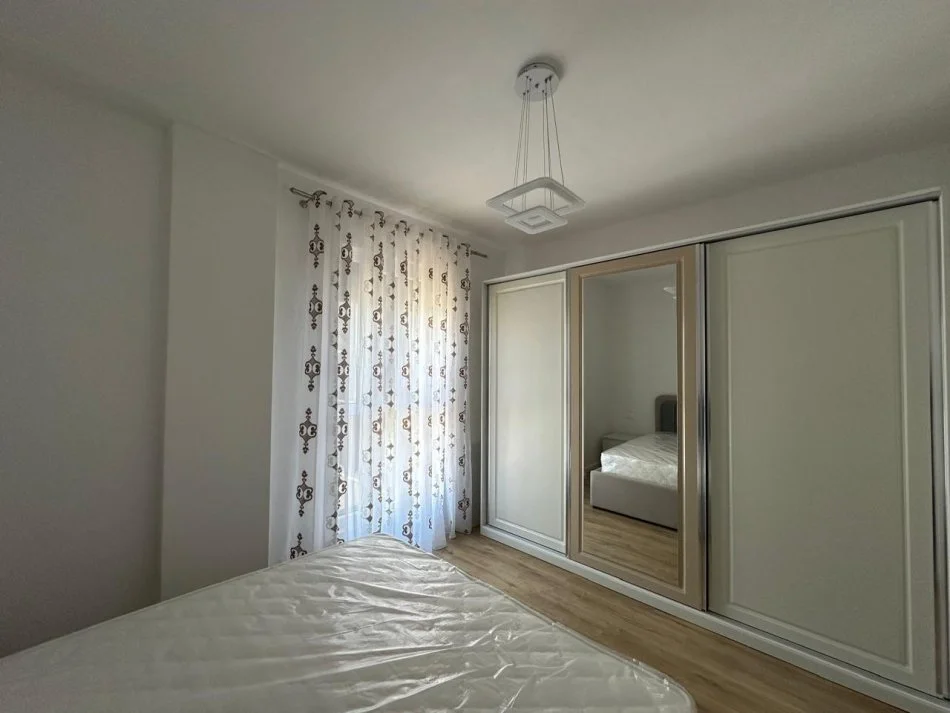Tirane, jepet me qera apartament 1+1+Ballkon Kati 9, 73 m² 600 €