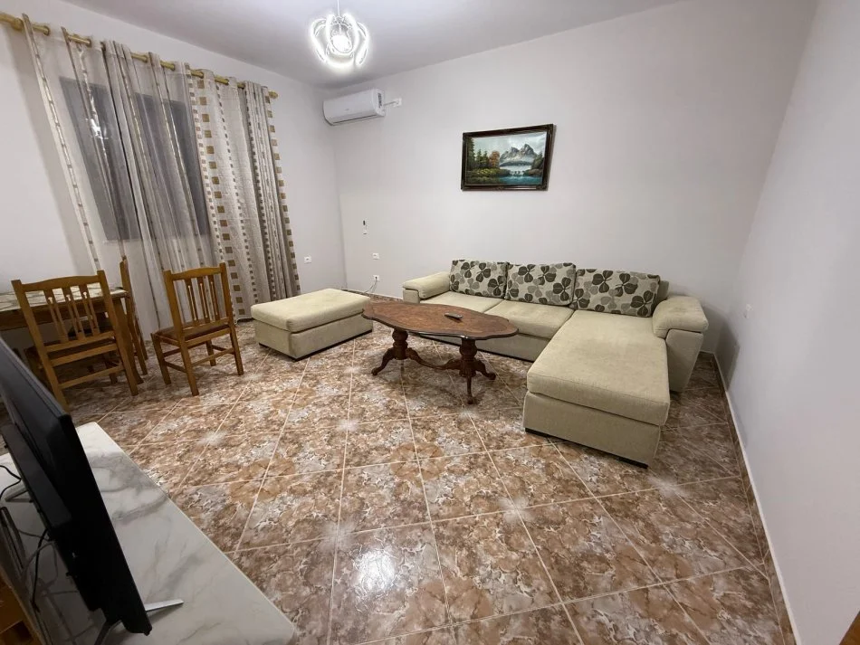 Tirane, jepet me qera apartament 2+1+Ballkon Kati 2, 85 m² 500 € (5 maji)