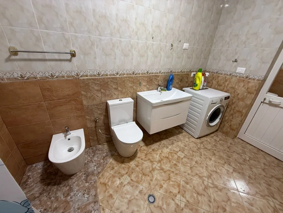 Tirane, jepet me qera apartament 2+1+Ballkon Kati 2, 85 m² 500 € (5 maji)