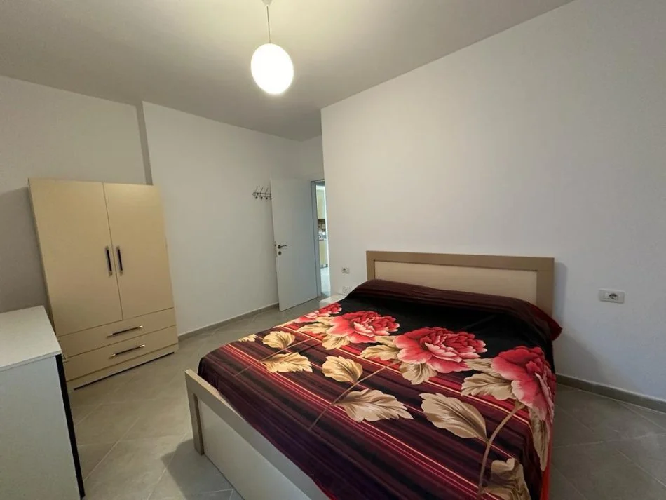 Tirane, jepet me qera apartament 2+1+Ballkon Kati 3, 95 m² 550 € (bill klinton)