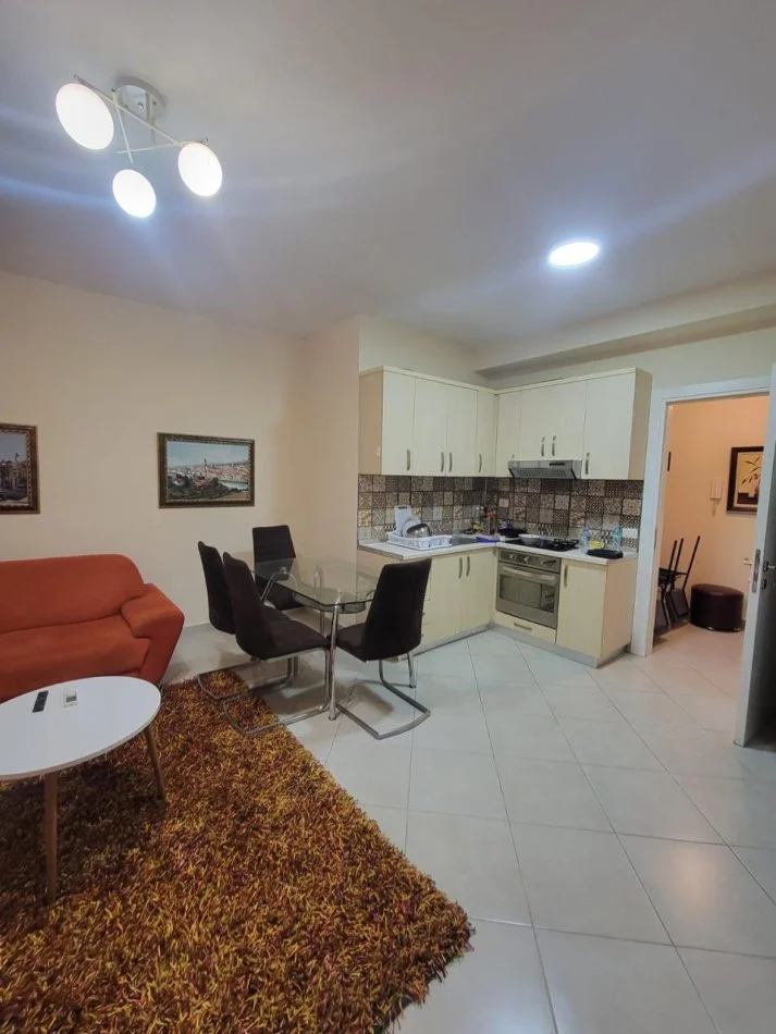 Tirane, jepet me qera apartament 2+1+Ballkon Kati 3, 95 m² 550 € (bill klinton)