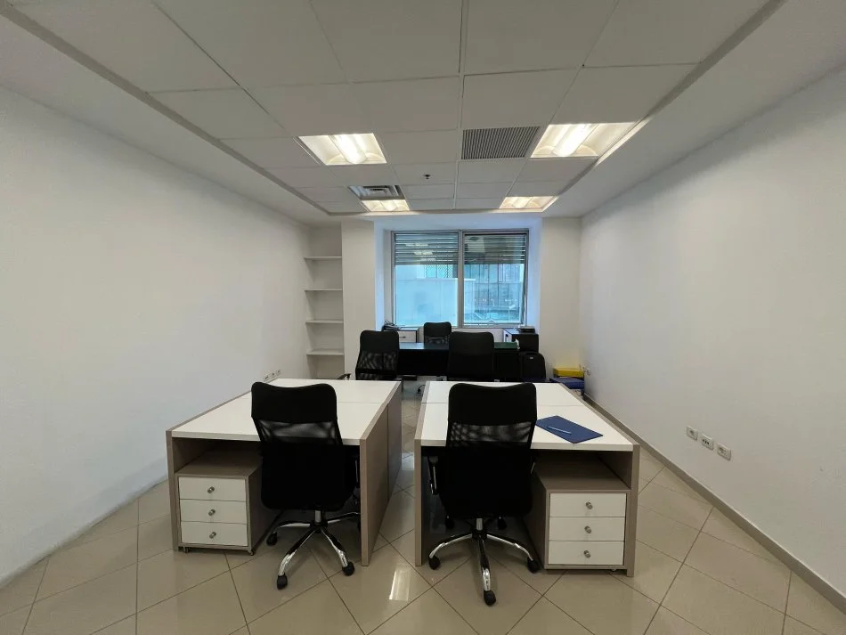 Tirane, jap me qera zyre Kati 2, 67 m² 800 € (TOPTANI SHOPPING CENTER)