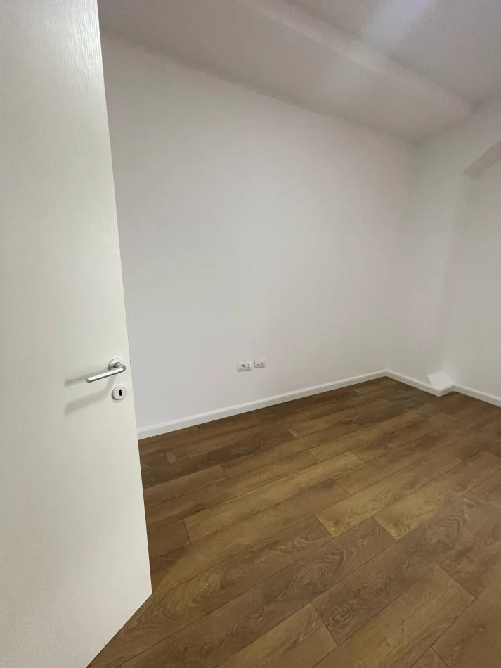 Tirane, jepet me qera apartament 3+1+Ballkon Kati 3, 110 m² 1.450 € (Garden Building)