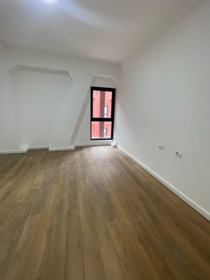 Tirane, jepet me qera apartament 3+1+Ballkon Kati 3, 110 m² 1.450 € (Garden Building)