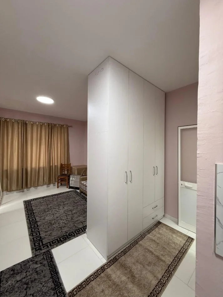 Tirane, jepet me qera garsonier 1+1 Kati 1, 40 m² 300 € (Allias)