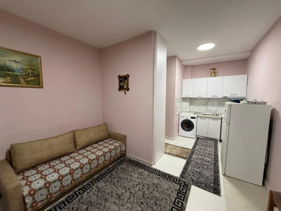 Tirane, jepet me qera garsonier 1+1 Kati 1, 40 m² 300 € (Allias)