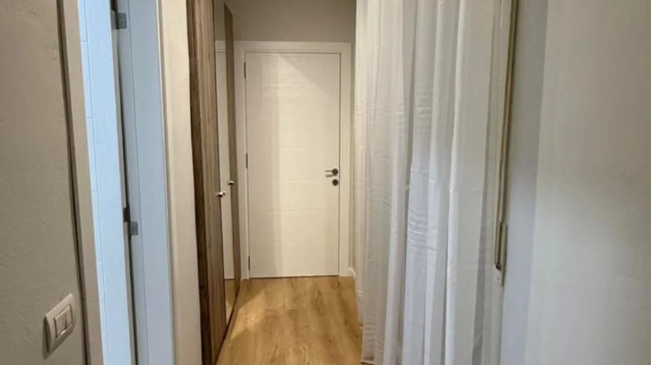 Tirane, jepet me qera apartament 1+1 Kati 7, 84 m² 450 € (fresk)