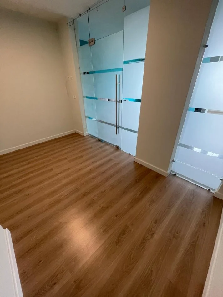 Tirane, jap me qera apartament 2+1+Ballkon Kati 5, 111 m² 1.200 € (Kullat Binjake)