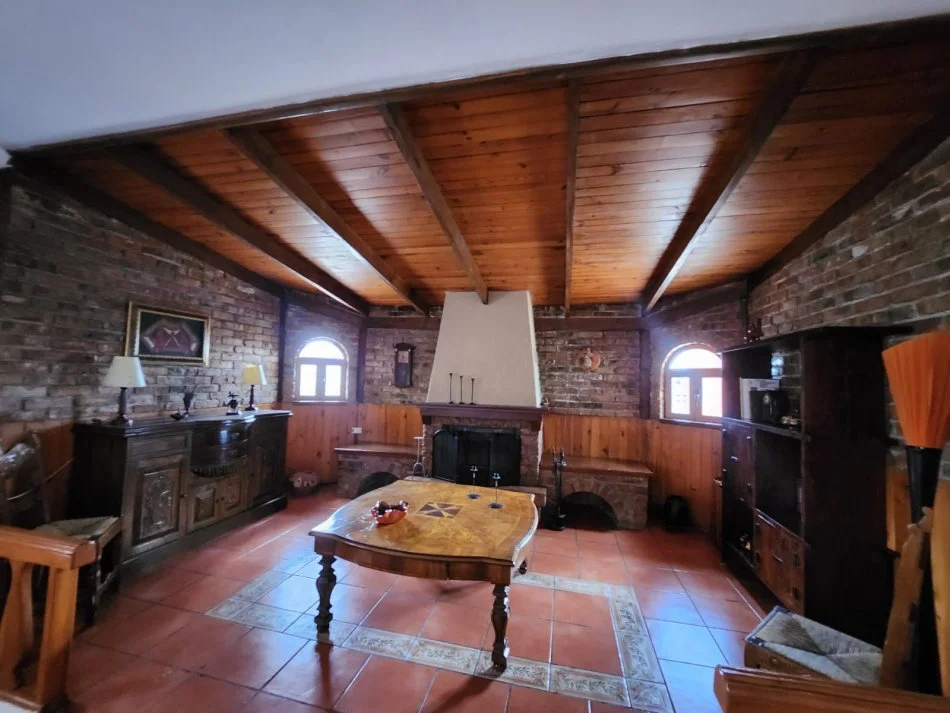 Tirane, jap me qera apartament 3+1 Kati 11, 245 m² 1.500 € (Pjeter bogdani)