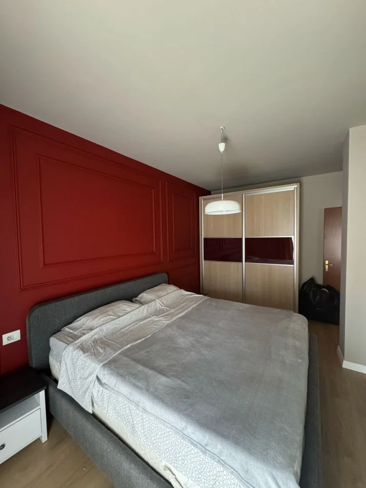 Tirane, jepet me qera apartament 1+1 , 800 € (9 KATSHET)