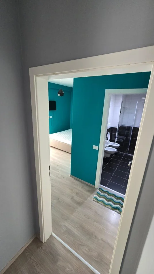 Tirane, jepet me qera apartament 2+1 , 700 € (kopleksi magalem)