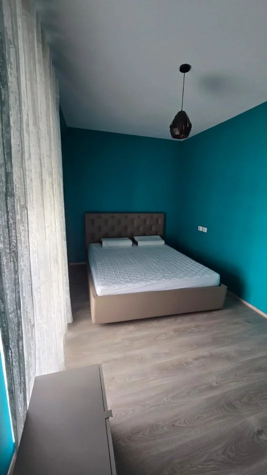 Tirane, jepet me qera apartament 2+1 , 700 € (kopleksi magalem)