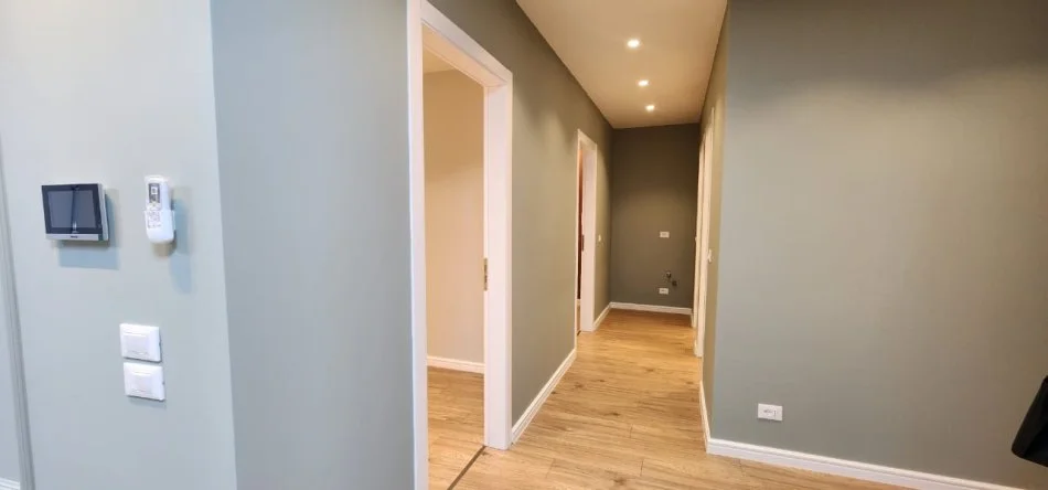 Tirane, jepet me qera ambjent biznesi Kati 6, 99 m² 1.400 € (LAKE VIEW)