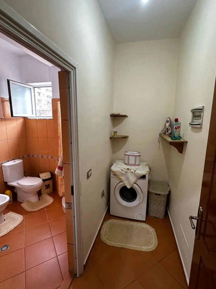 Tirane, jepet me qera apartament 2+1+Aneks+Ballkon Kati 2, 100 m² 480 € (astir)