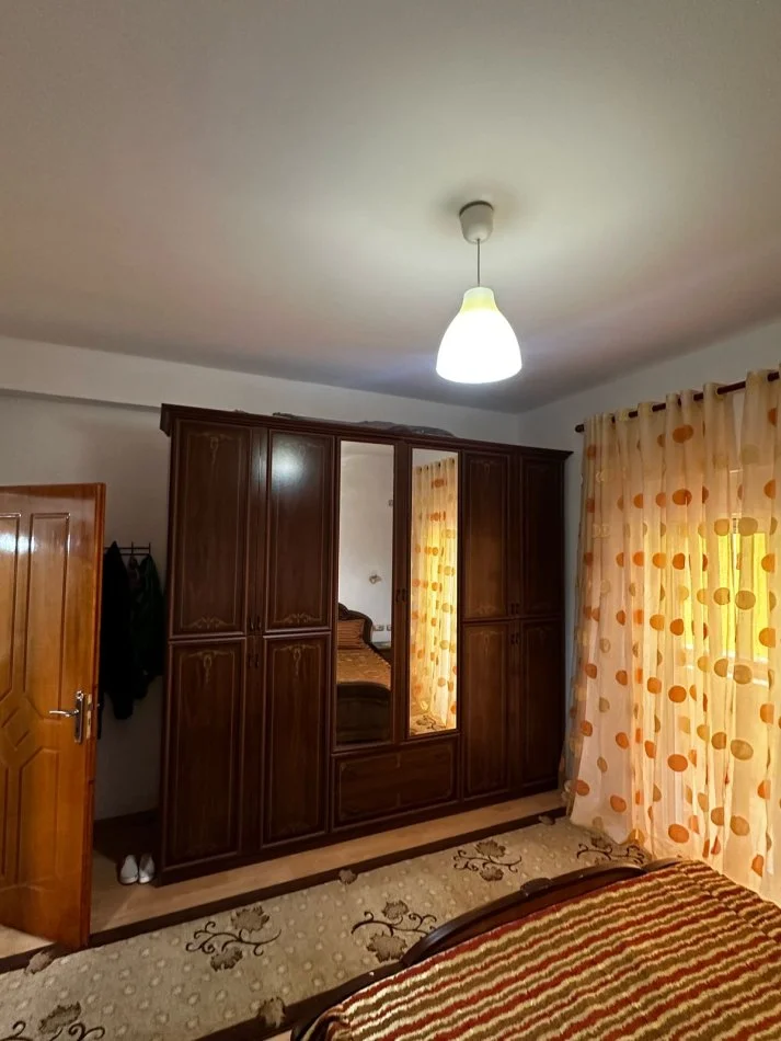 Tirane, jepet me qera apartament 2+1+Aneks+Ballkon Kati 2, 100 m² 480 € (astir)