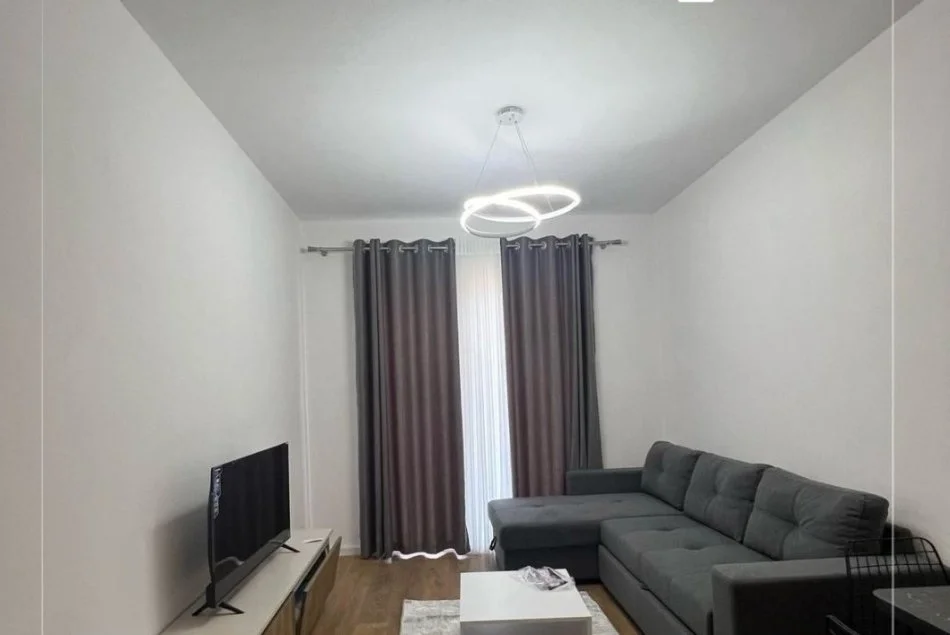 Tirane, jepet me qera apartament 1+1 Kati 4, 72 m² 500 € (porcelani)