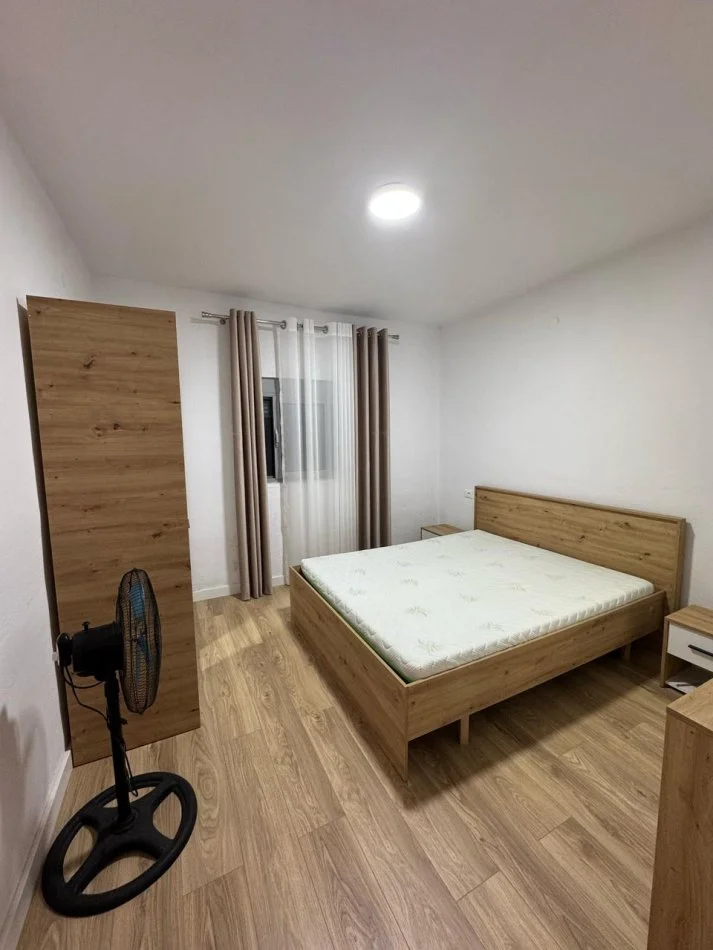 Tirane, jepet me qera shtepi 1+1 Kati 1, 60 m² 350 € 