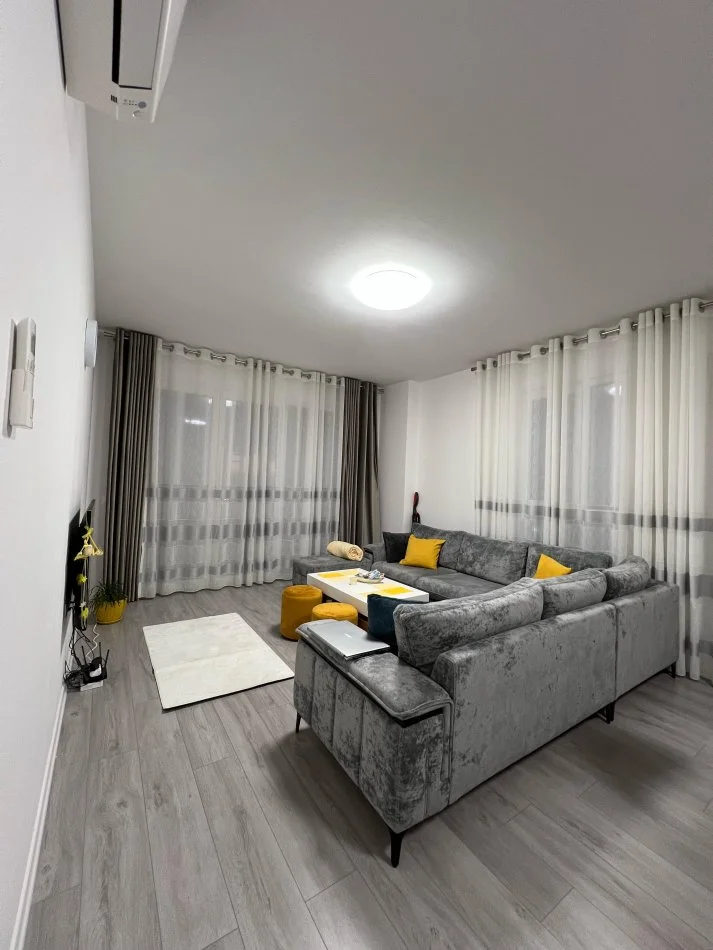 Tirane, jepet me qera apartament 2+1+Ballkon Kati 2, 103 m² 730 € (Trio Towers Residence, Don Bosko)
