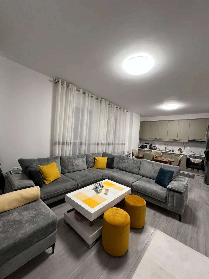 Tirane, jepet me qera apartament 2+1 Kati 2, 103 m² 730 € 