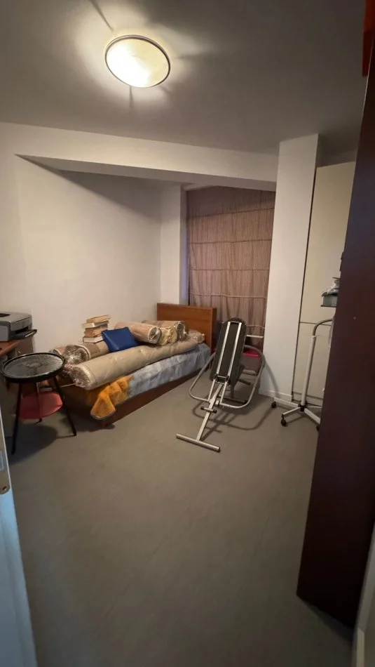 Tirane, jepet me qera apartament 3+1+Ballkon , 150 m² (rruga rreshit petrela)