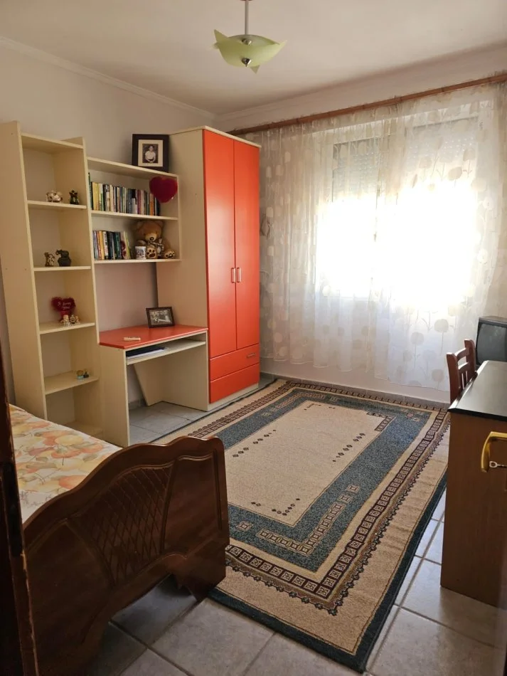 Tirane, jepet me qera apartament 3+1+Ballkon , 144 m² 750 € (rruga fortuzi)