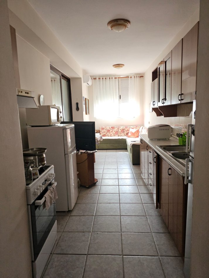 Tirane, jepet me qera apartament 3+1+Ballkon , 144 m² 750 € (rruga fortuzi)