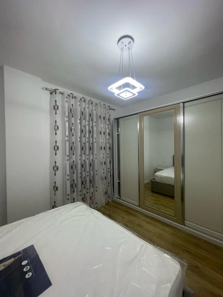 Tirane, jepet me qera apartament 1+1+Ballkon Kati 9, 73 m² (Trio Towers Residence, Don Bosko)