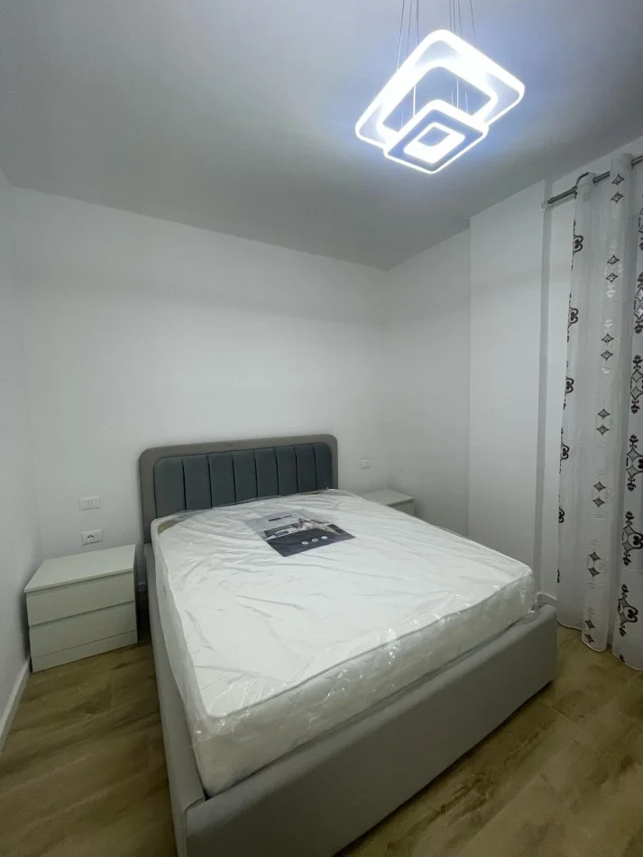 Tirane, jepet me qera apartament 1+1+Ballkon Kati 9, 73 m² (Trio Towers Residence, Don Bosko)