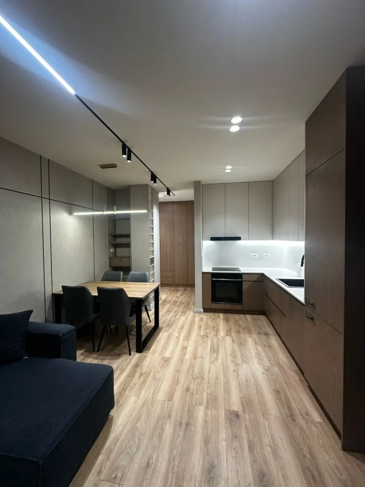 Tirane, jepet me qera apartament 2+1+Ballkon Kati 2, 80 m² 850 €