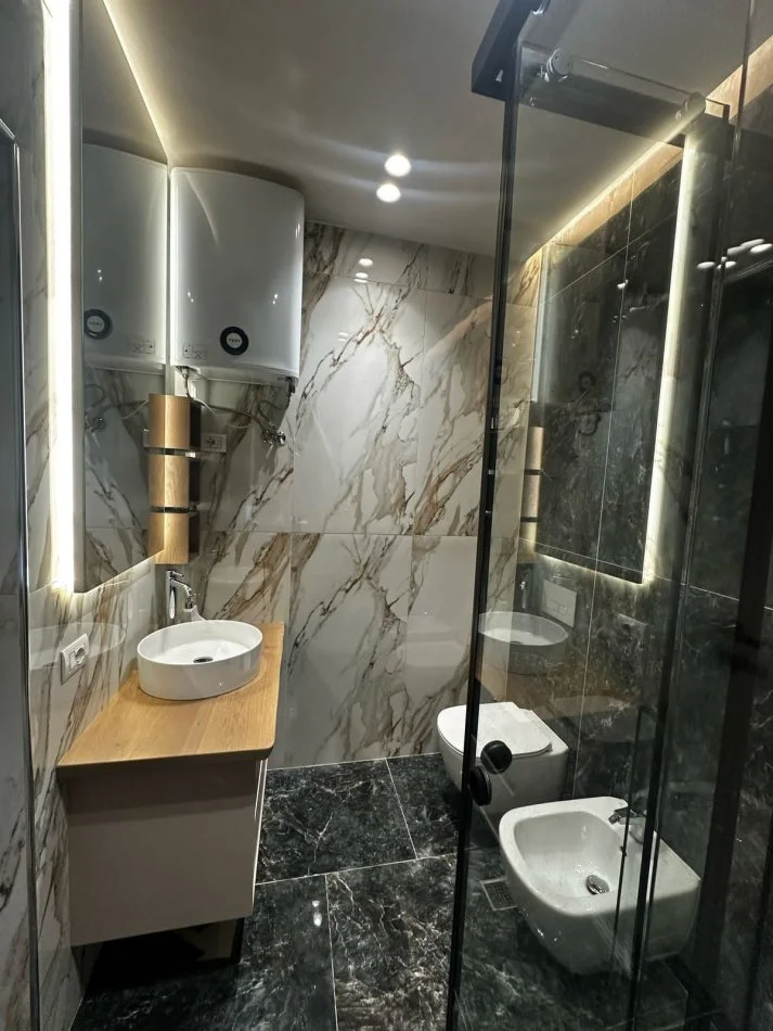 Tirane, jepet me qera apartament 2+1+Ballkon Kati 2, 80 m² 850 €