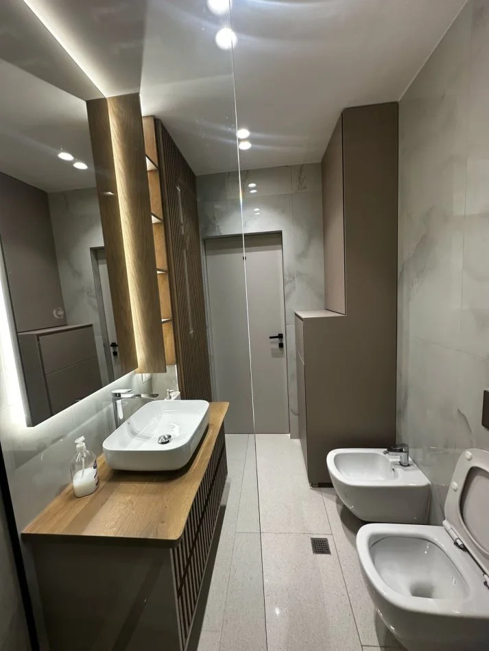 Tirane, jepet me qera apartament 2+1+Ballkon Kati 2, 80 m² 850 €