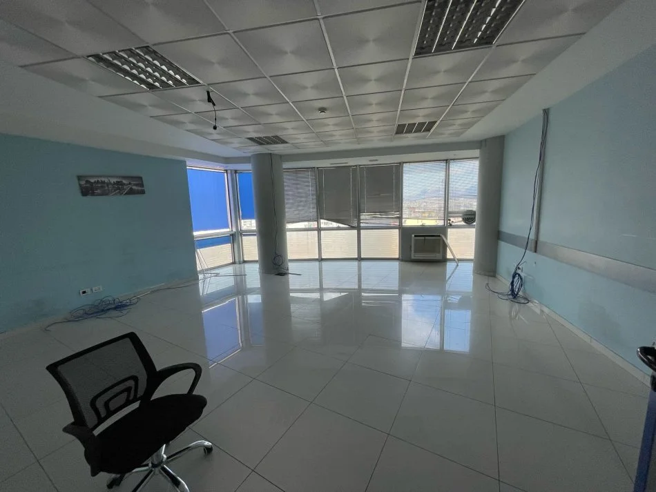 Tirane, jepet me qera zyre Kati 11, 269 m² 2.800 € (rruga e saraceve)