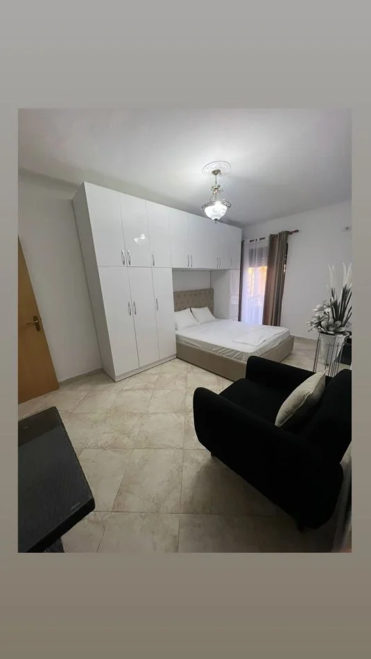 Tirane, jepet me qera garsonier 1+1 Kati 3, 450 € (Rruga e Barrikadave)