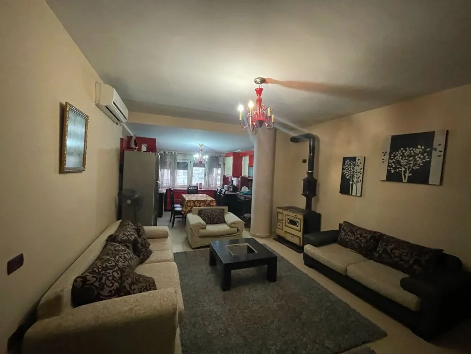 Tirane, jepet me qera apartament 3+1+Ballkon Kati 5, 115 m² 800 € (tregu elektrik)